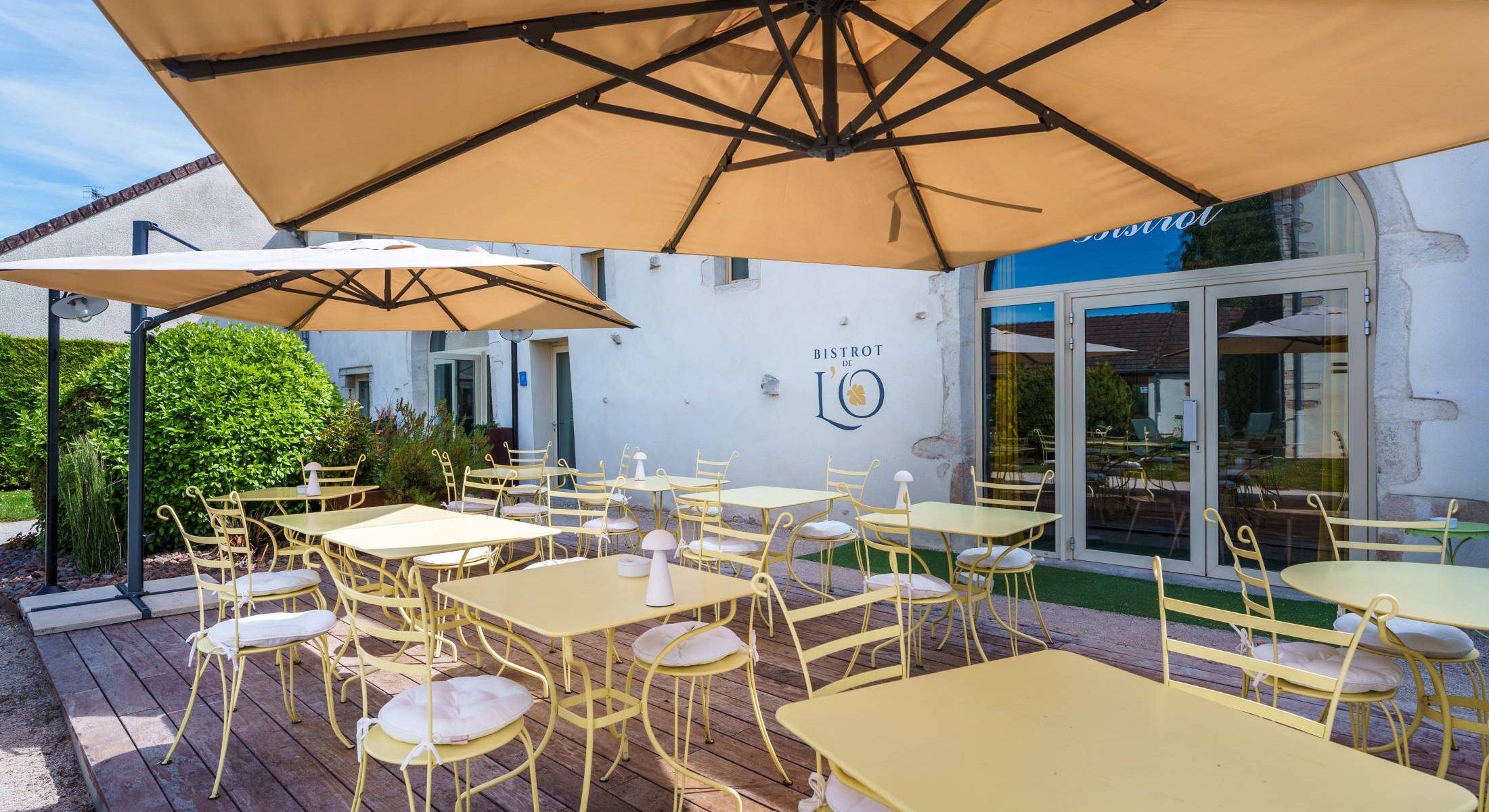 Terrasse au Bistrot de l'Ô, restaurant bistronomique en Bourgogne